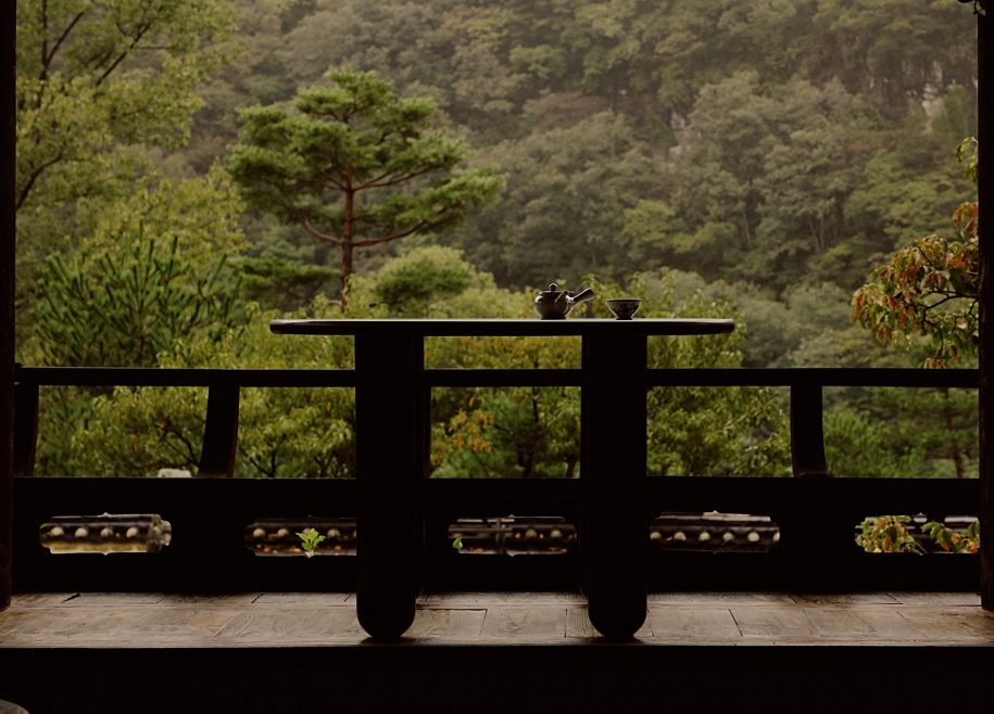 Flasier LMNG Dining Table Collection