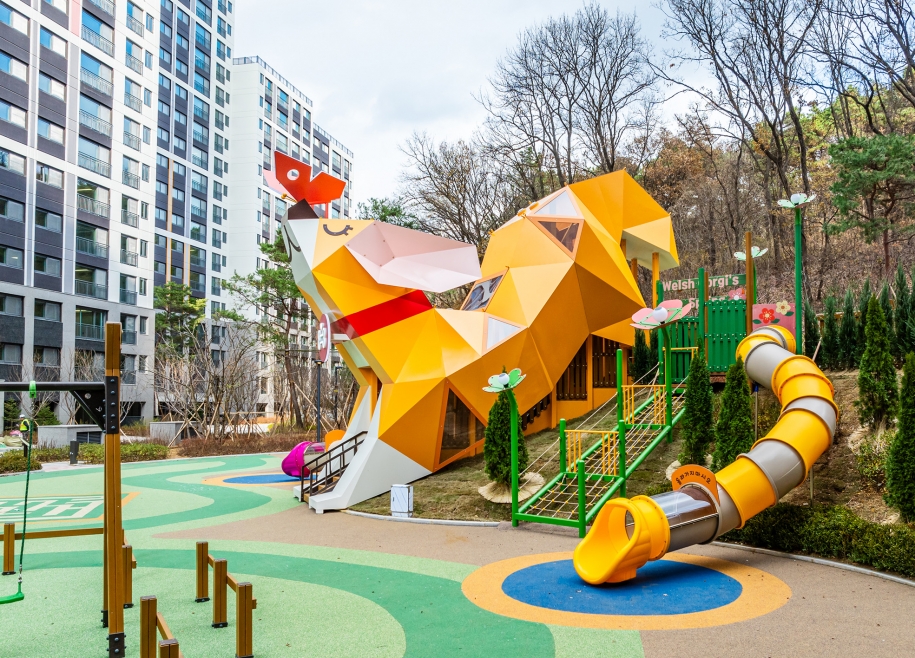 Welsh Corgis Spring Playground