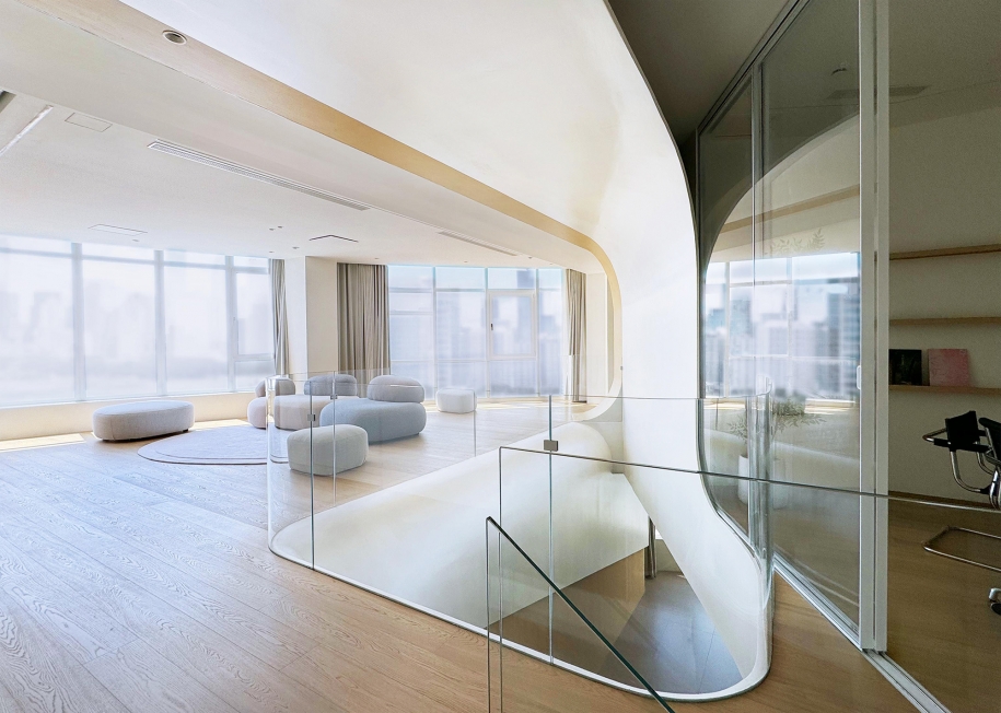 Lightingribbon Penthouse