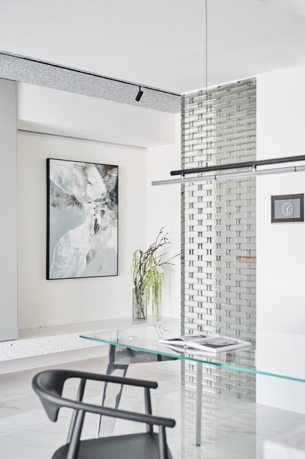 A Narrative in White